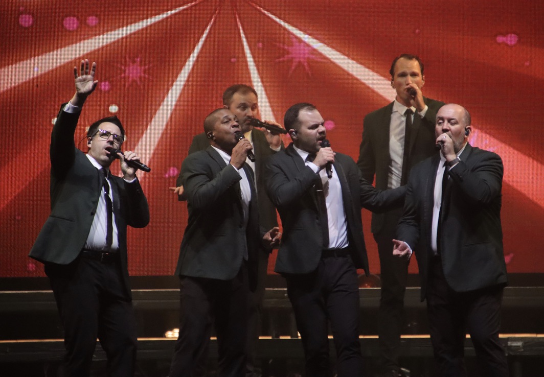 Straight No Chaser at the Mohegan Sun Arena