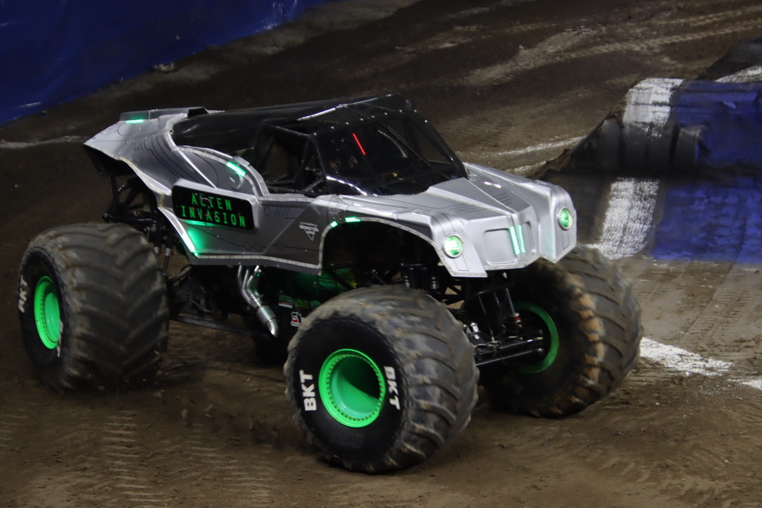 MONSTER JAM TRUCKS ON DISPLAY FREE Orlando #MonsterJam - Trippin with Tara