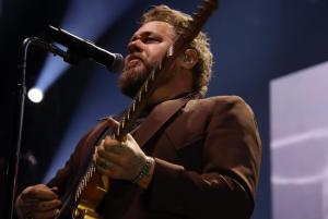 Nathaniel Rateliff & The Night Sweats at the Mohegan Sun Arena in Uncasville, CT on March 23, 2025.