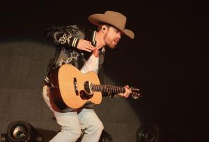 Dustin Lynch at Leader Bank Pavilion in Boston, MA on 5/2/2024