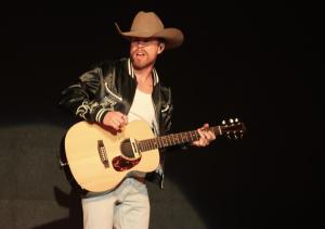 Dustin Lynch at Leader Bank Pavilion in Boston, MA on 5/2/2024