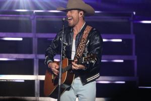 Dustin Lynch at Leader Bank Pavilion in Boston, MA on 5/2/2024
