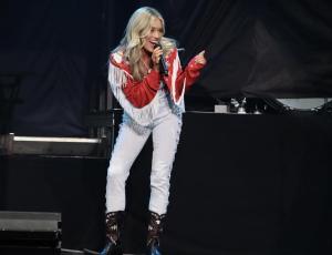 Dylan Scott and Mackenzie Carpenter at Leader Bank Pavilion in Boston, MA on 5/30/2024