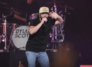 Dylan Scott and Mackenzie Carpenter at Leader Bank Pavilion in Boston, MA on 5/30/2024