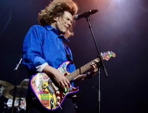 Sitting on Stacy at Mohegan Sun Arena on 2/15/2024